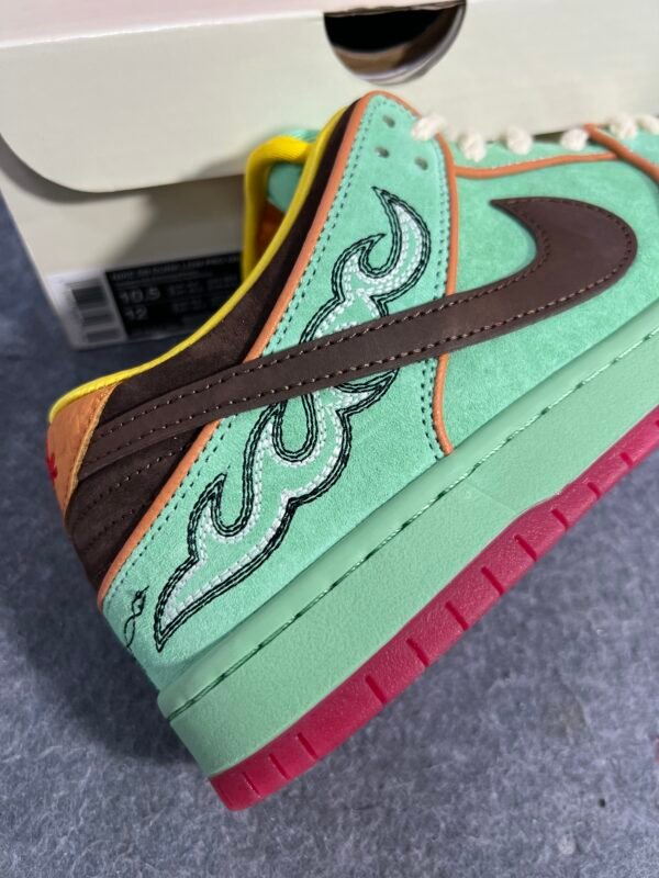 Nike SB Dunk Low Rodeo Tourmaline