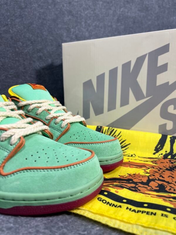 Nike SB Dunk Low Rodeo Tourmaline