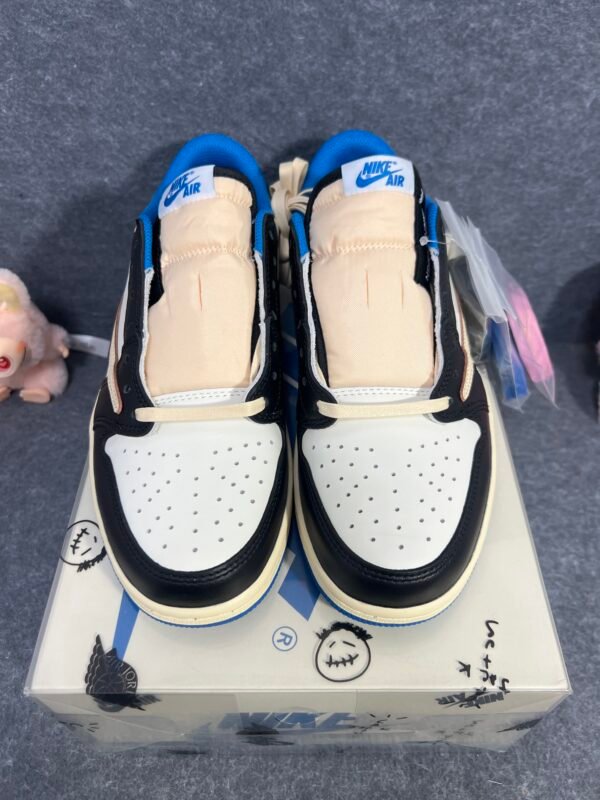 Jordan 1 Retro Low OG SP Fragment x Travis Scott