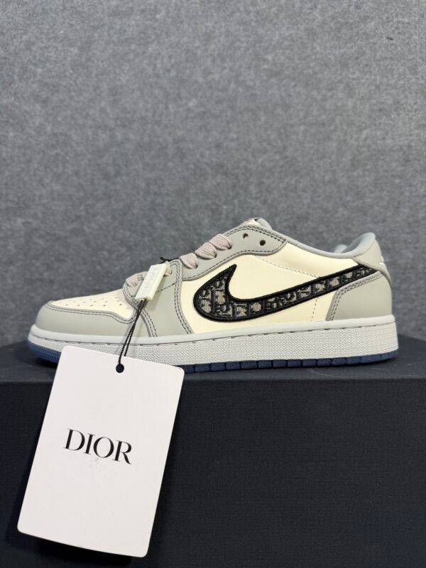 Jordan 1 Retro Low Dior