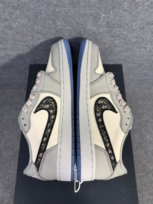 Jordan 1 Retro Low Dior