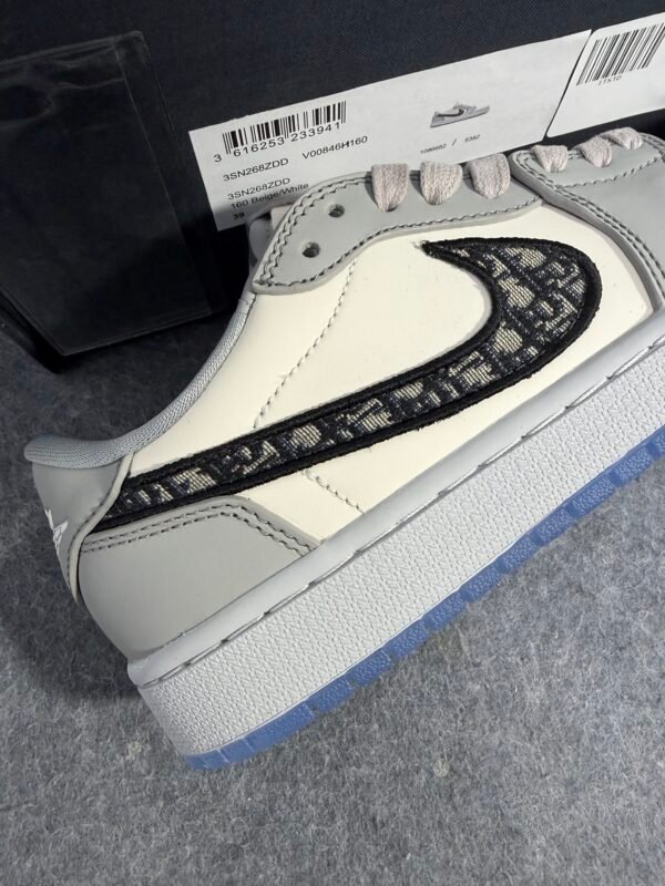 Jordan 1 Retro Low Dior