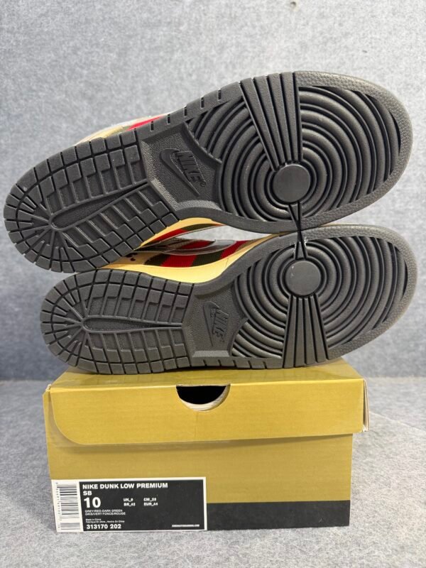 Nike SB Dunk Low Freddy Krueger