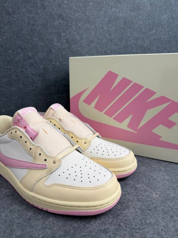 Jordan 1 Retro Low OG SP Travis Scott