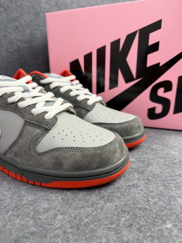 Nike SB Dunk Low Staple NYC Pigeon