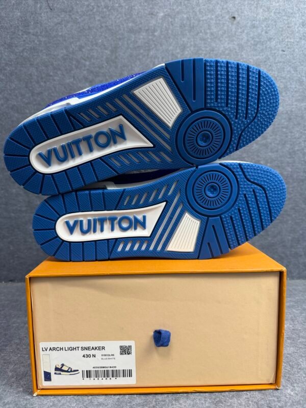 LOUIS VUITTON Trainer Blue diamond