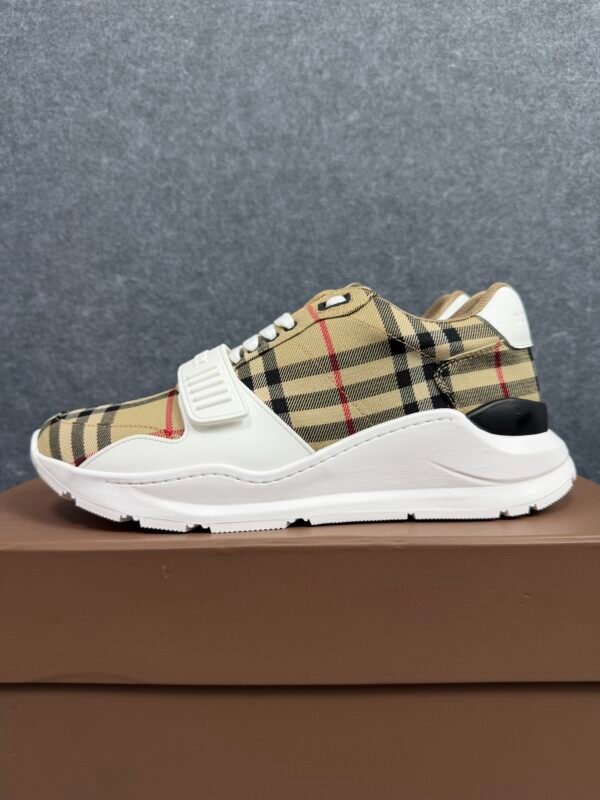 Burberry Ramsey Vintage Check Suede Leather Archive Biege White