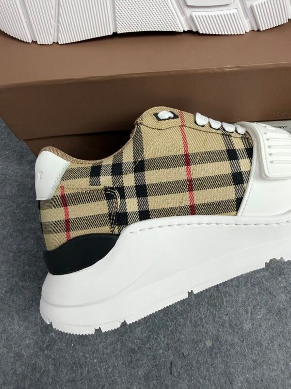 Burberry Ramsey Vintage Check Suede Leather Archive Biege White