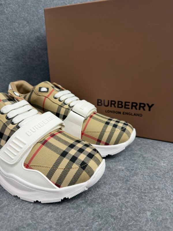Burberry Ramsey Vintage Check Suede Leather Archive Biege White
