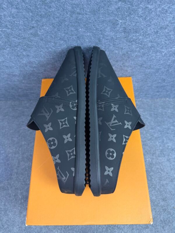 LOUIS VUITTON Easy