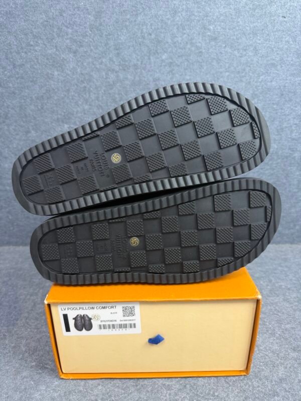 LOUIS VUITTON Easy