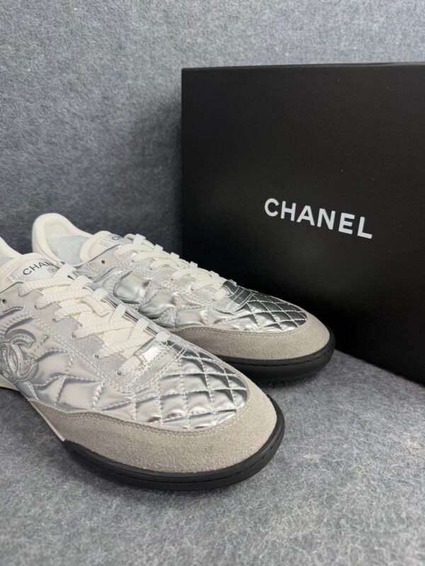 CHANEL 24a