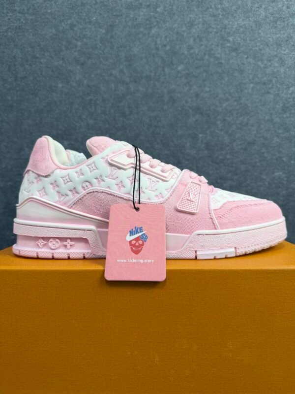 Louis Vuitton Trainer pink