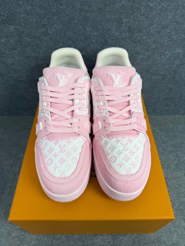 Louis Vuitton Trainer pink