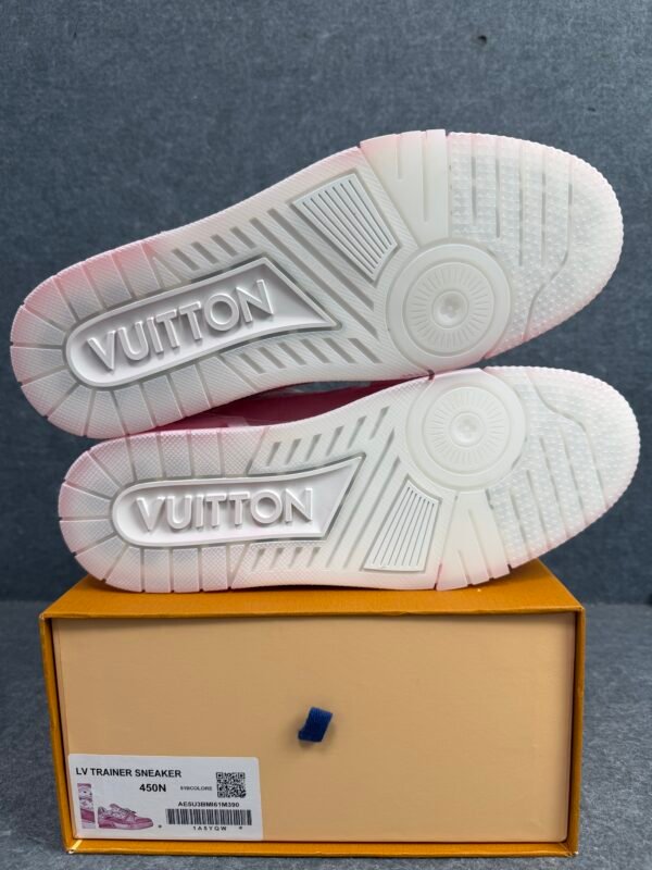 Louis Vuitton Trainer pink