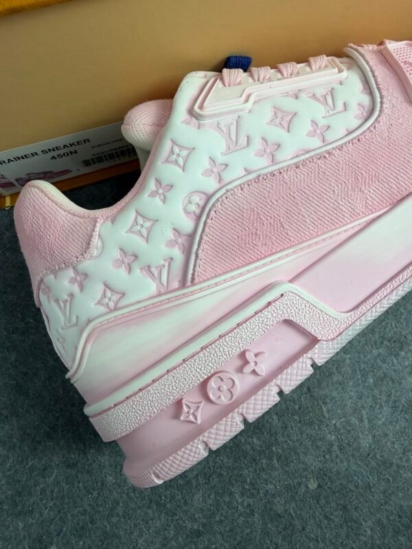 Louis Vuitton Trainer pink