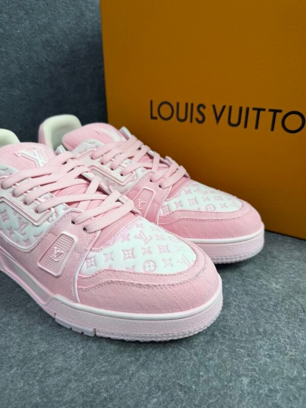 Louis Vuitton Trainer pink