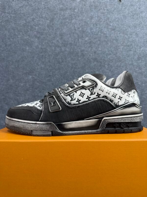 Louis Vuitton Trainer Black