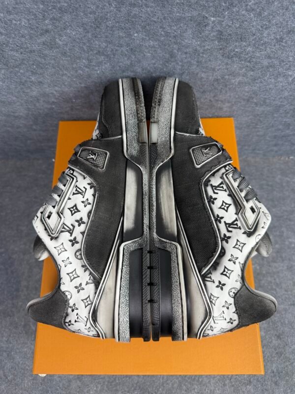 Louis Vuitton Trainer Black